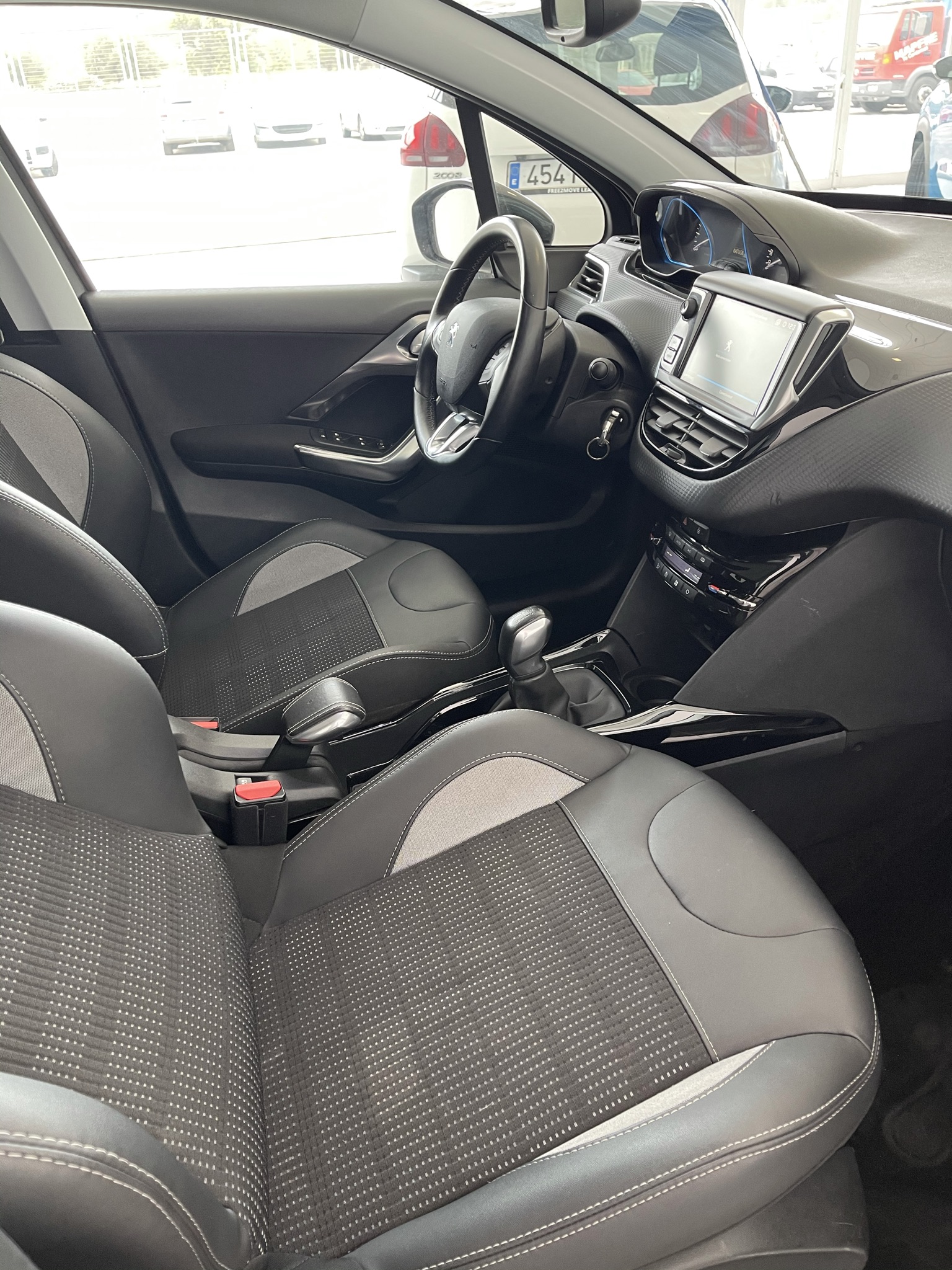 Peugeot 2008 Allure 1.2 PureTech 110