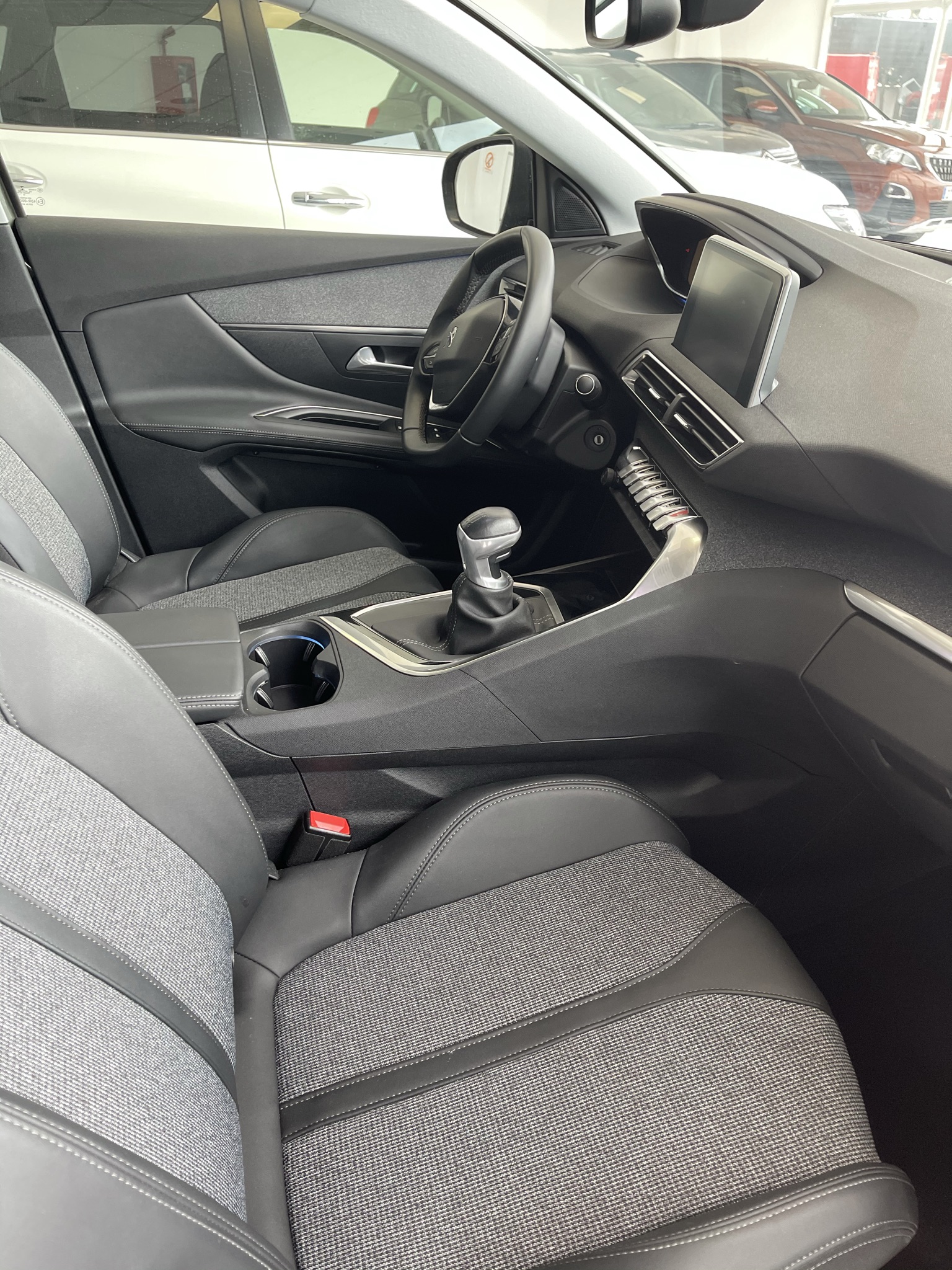Peugeot 3008 Allure PureTech 130 S&S 6 Vel. MAN