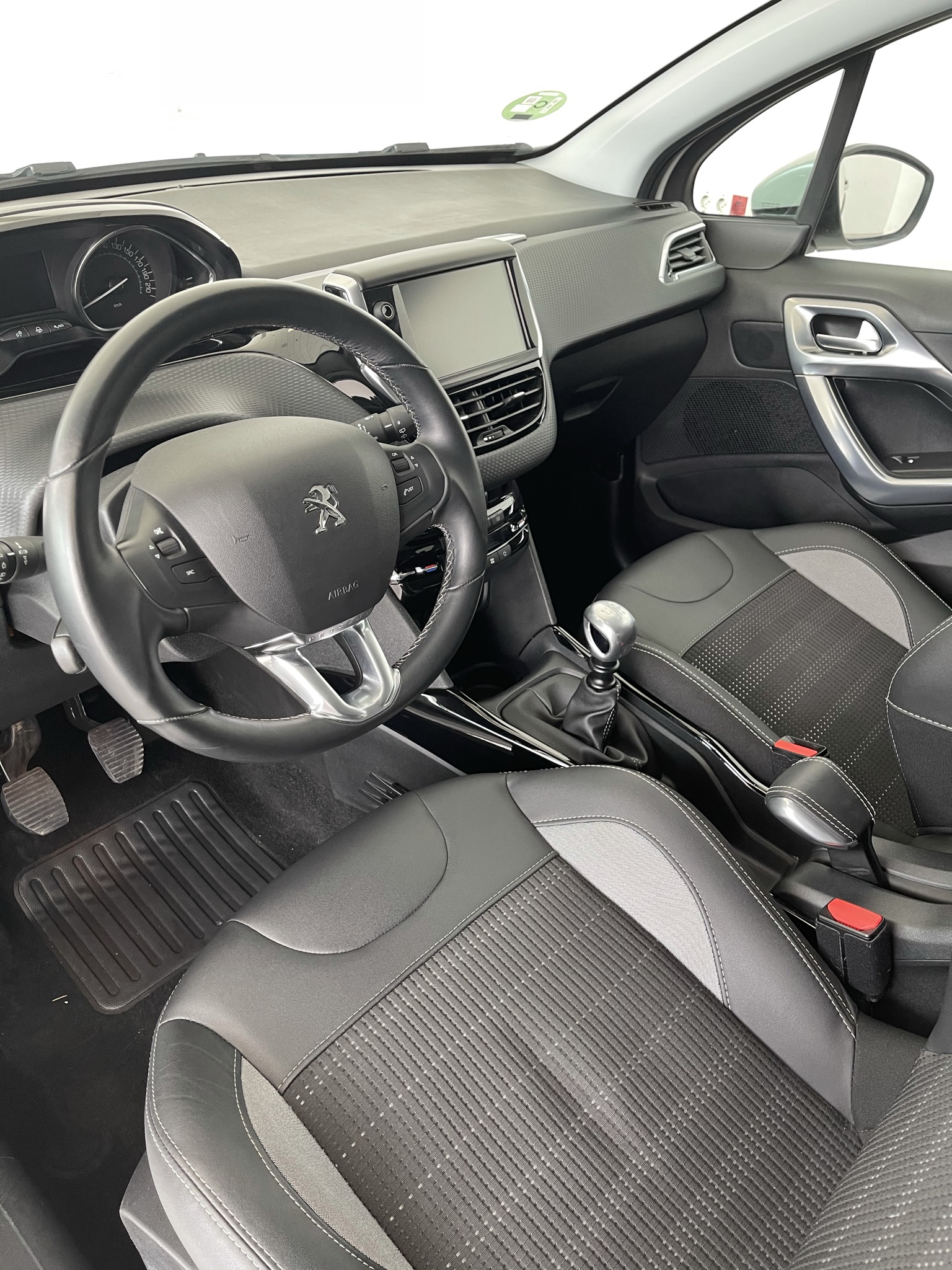 Peugeot 2008 Allure PureTech 130 S&S